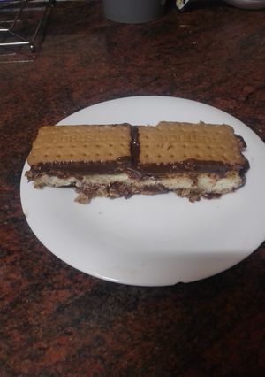 Una foto de Tarta de galletas de mamá con chocolate y coco