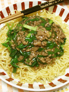 A picture of Stir-Fried Noodles with Ground Pork and Garlic Chives.