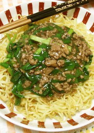 A picture of Stir-Fried Noodles with Ground Pork and Garlic Chives.