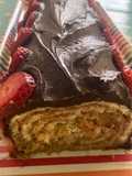 Pionono de manzana con top de chocolate y fresones de temporada