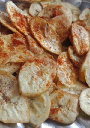 સ્પાઈસી બનાના ચિપ્સ (spicy banana chips in Gujarati) રેસીપી મુખ્ય ફોટો