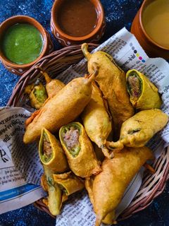 રાજસ્થાની મિર્ચી વડા (Rajsthani Mirchi Vada Recipe in Gujarati) રેસીપી મુખ્ય ફોટો