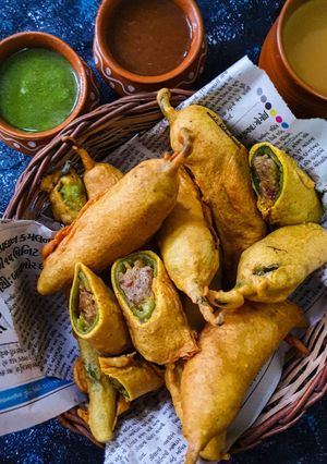રાજસ્થાની મિર્ચી વડા (Rajsthani Mirchi Vada Recipe in Gujarati) રેસીપી મુખ્ય ફોટો