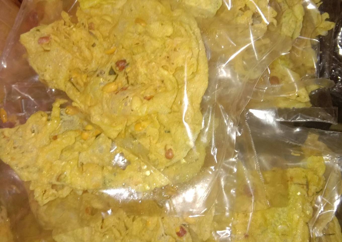 Peyek kacang enak
