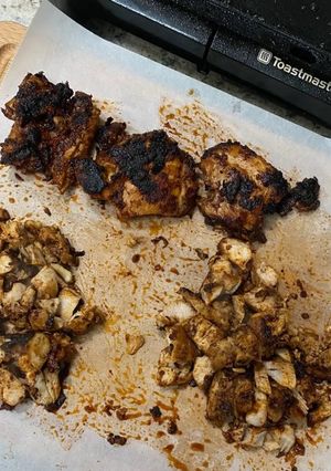 A picture of Chipotle chicken portion size freeze ready.