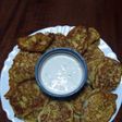 Tortitas de calabacín con salsa de yogur