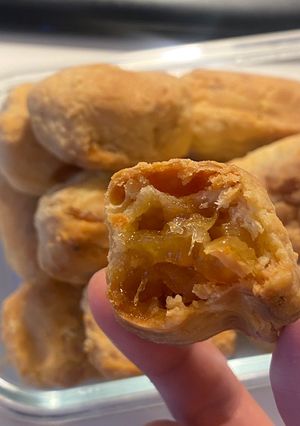 A picture of Pineapple Pastry (Accidentally Used Less Flour, Turned into Delicious McDonald's-Style Pineapple Pie).