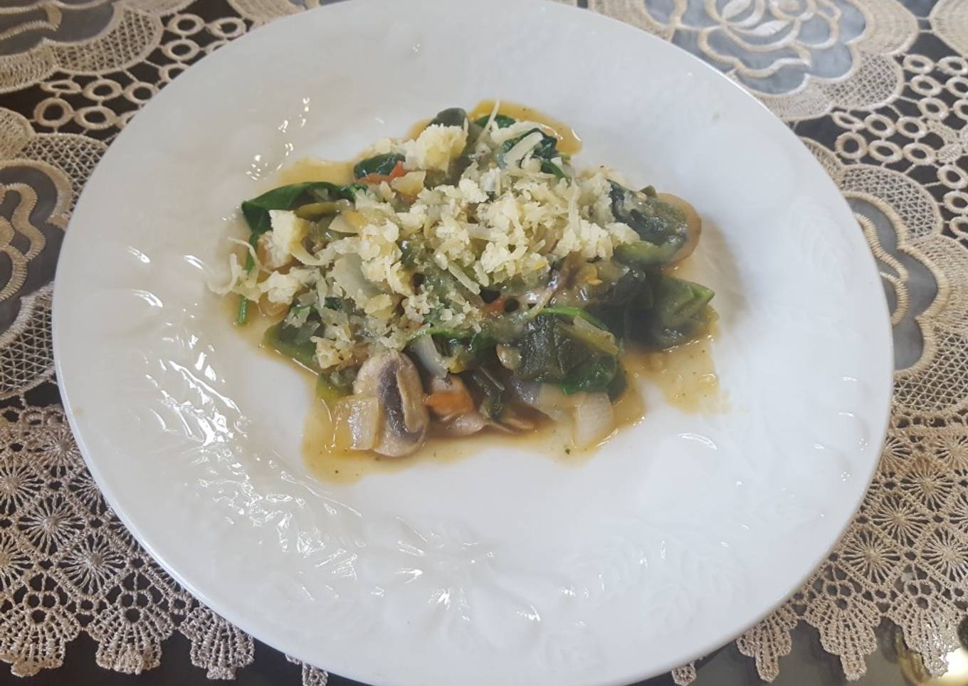 Guiso de hongos, acelgas y poblanos