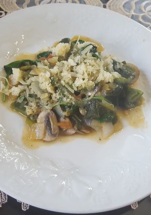 Una foto de Guiso de hongos, acelgas y poblanos