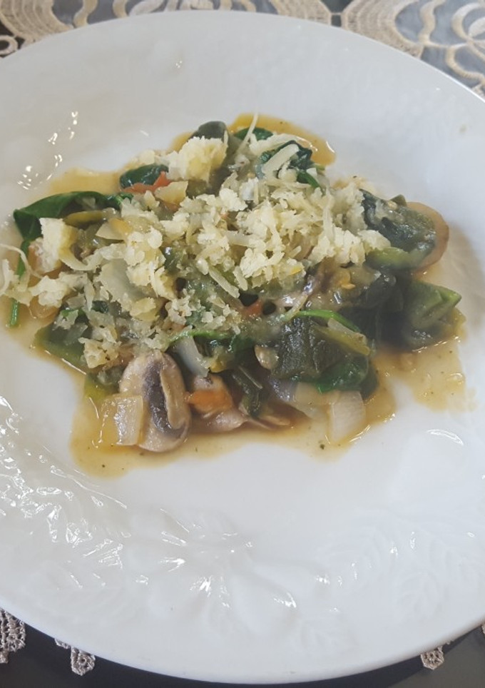 Una foto de Guiso de hongos, acelgas y poblanos