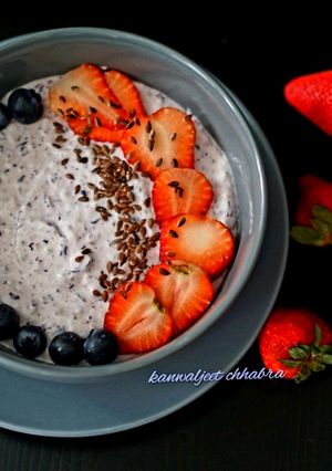 A picture of Greek yogurt chia seeds  bowl.