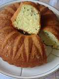 Bolo de queijo quark, limão e sementes de sésamo pretas