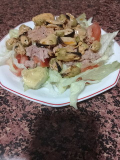 Una foto de Ensalada de atún y mejillones en escabeche