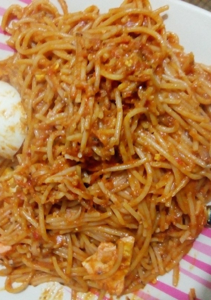 A picture of Reddish spaghetti.