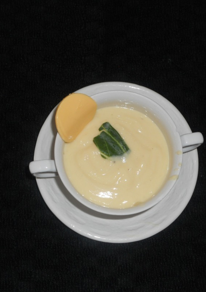 Una foto de Crema de coliflor con patata, cebolla y queso de cheddar