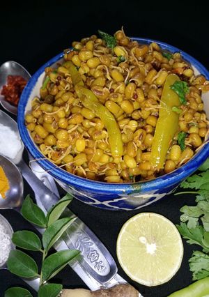 अंकुरित मूंग की सब्जी (Ankurit Moong ki sabzi recipe in Hindi) रेसिपी मुख्य फोटो
