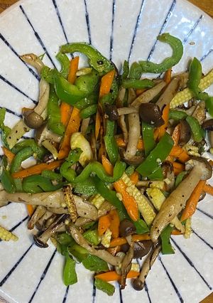 乾鍋炒鴻禧菇青椒 的食譜成品照片