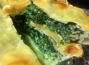 Una foto de EMPANADA DE ESPINACAS Y ARROZ (TODO EN CRUDO) 🥬🍚🥬🙌🏼😋😋🤗 (cocinada en horno eléctrico)