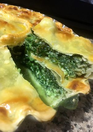 Una foto de EMPANADA DE ESPINACAS Y ARROZ (TODO EN CRUDO) 🥬🍚🥬🙌🏼😋😋🤗 (cocinada en horno eléctrico)