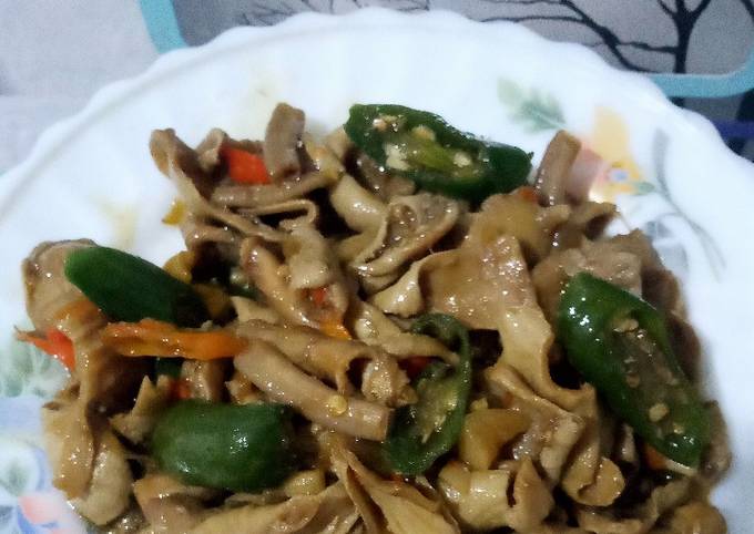 Ternyata begini loh! Resep memasak Oseng telih (tembolok) ayam cabe hijau yang nikmat