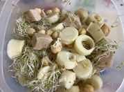 Una foto de ensalada de palmitos