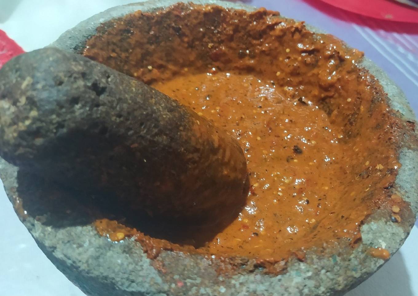 Salsa de chicatanas molcajeteada