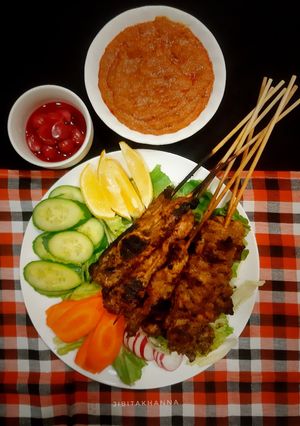 A picture of Chicken Satay with Peanut Sauce.