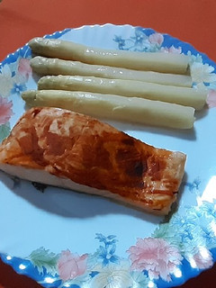 Una foto de Salmón con costra de mostaza y ketchup, en airfryer