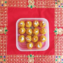 A picture of No Sugar Motichoor Laddoo in Air fryer.