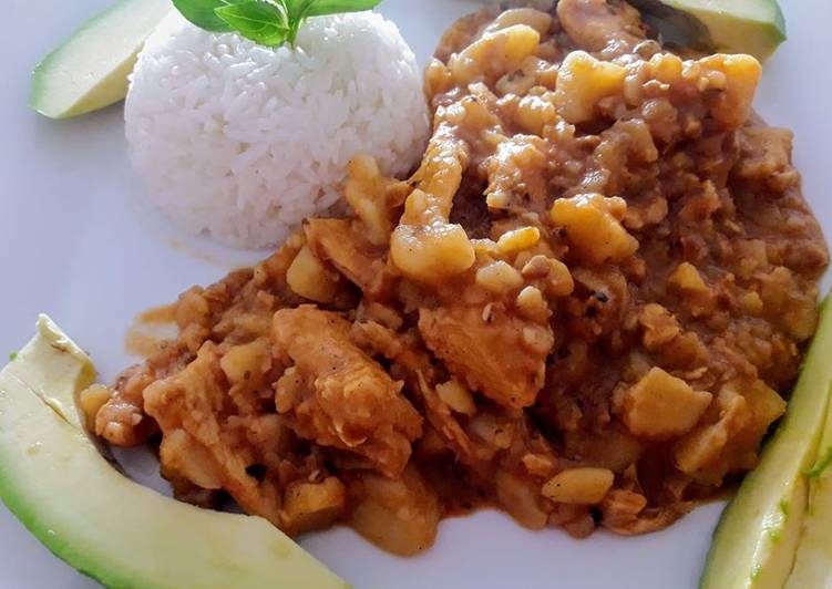 Carapulcra con Pollo a lo Carmelita