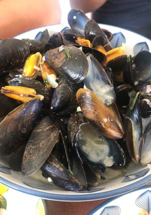 Hình của món Vẹm sốt bơ (Ireland mussels).