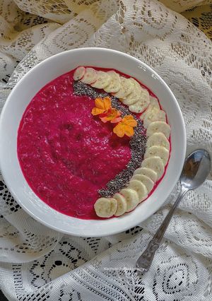 A picture of Beetroot Smoothie bowl.