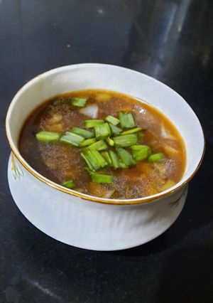 હોટ એન્ડ સોર સૂપ(Hot & Sour Soup Recipe In Gujarati) રેસીપી મુખ્ય ફોટો