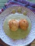 Uova sode fritte su crema di zucchine