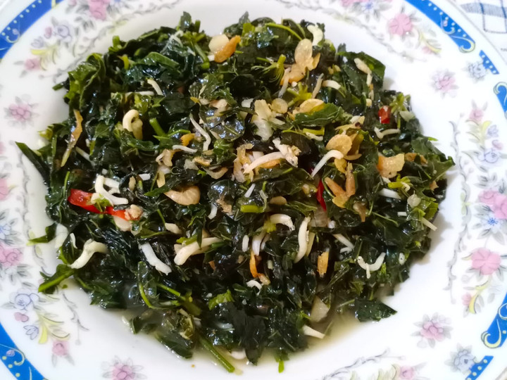 Bagaimana Menyiapkan Tumis Daun Pepaya Teri-Rebon, Sempurna