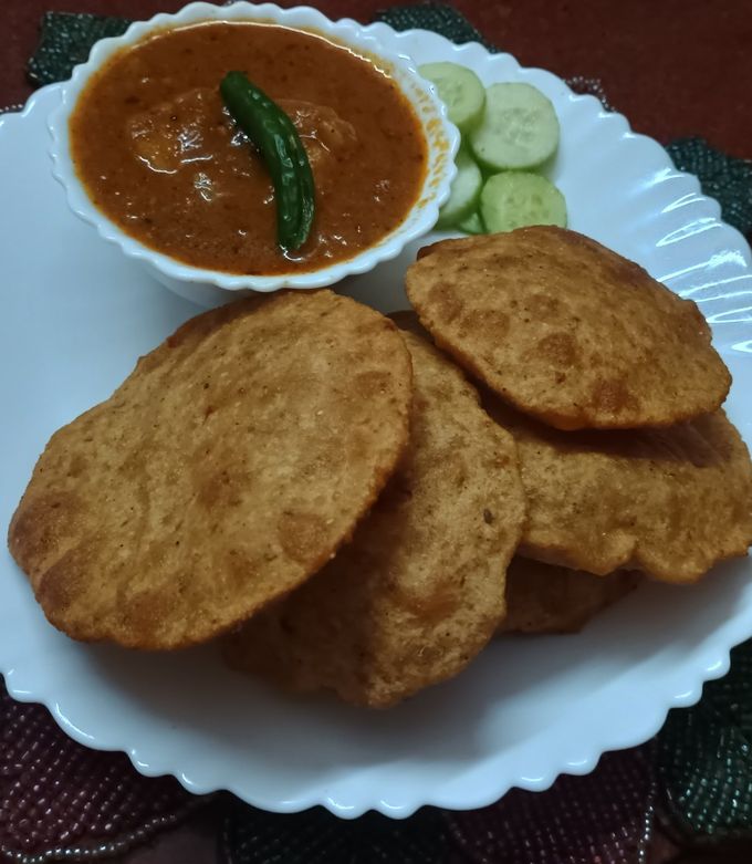 बेडमी पूरी और आलू की सब्जी रेसिपी मुख्य फोटो