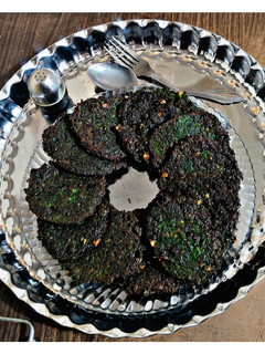 عکسی از دستور کوکو سبزی(زرشک و گردو)