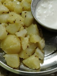 जीरा आलू(jeera aloo recipe in hindi) रेसिपी मुख्य फोटो