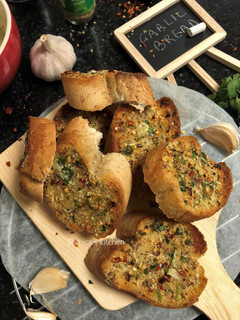 A picture of Garlic Bread.