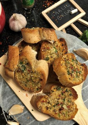 A picture of Garlic Bread.