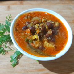 A picture of Sprouted kala chana gravy.
