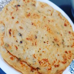 A picture of Garlic paratha.