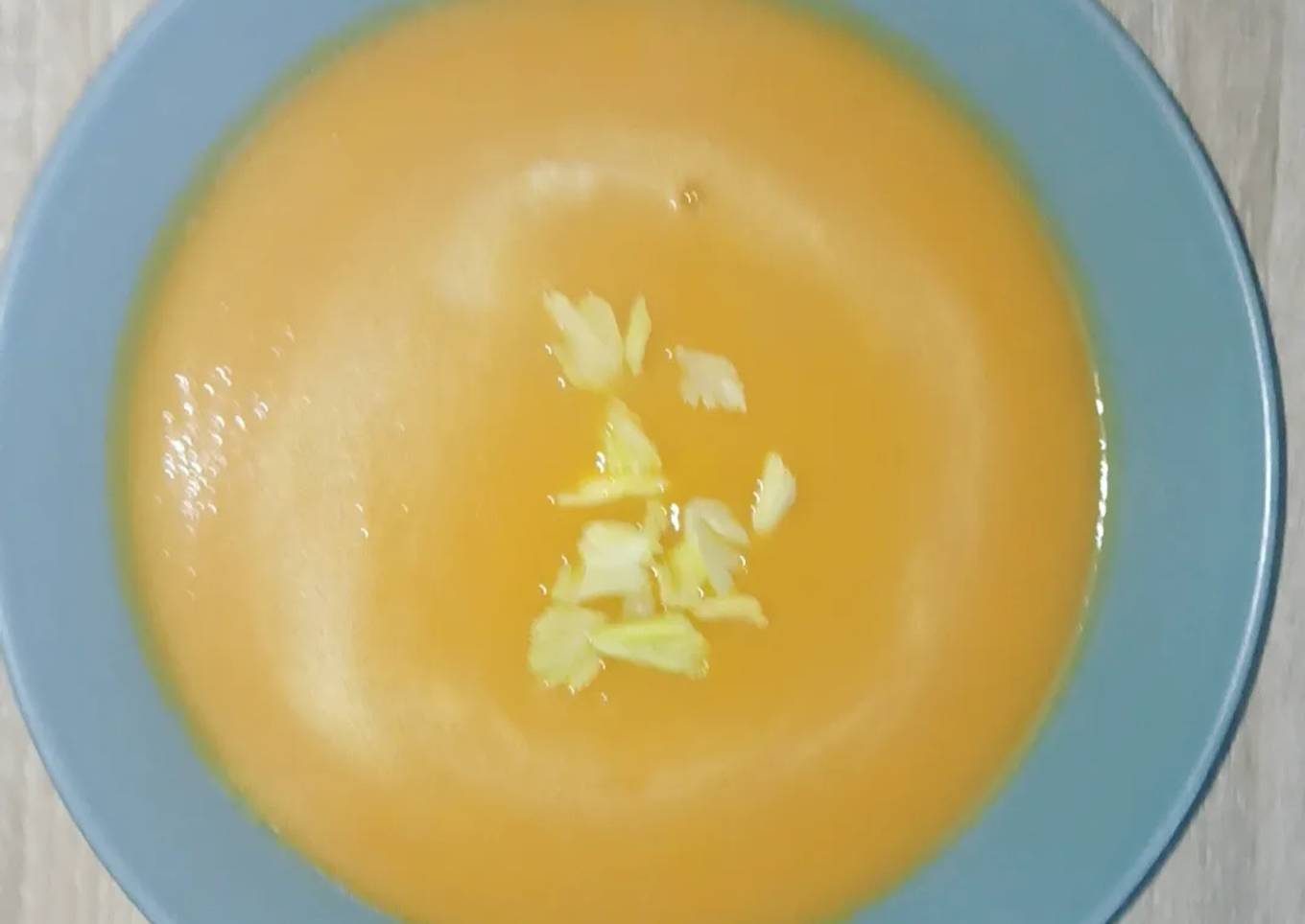 Velouté de carotte et patate douce au curry