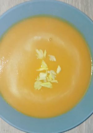 Une photo de Velouté de carotte et patate douce au curry