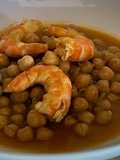 Garbanzos con langostinos