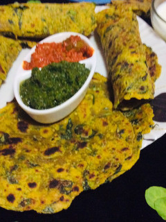 A picture of Methi paratha.