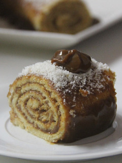 Una foto de Pionono relleno con dulce de leche