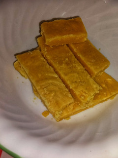 நெய் மைசூர் பாக்(Ghee mysorepak recipe in tamil) செய்முறை முக்கிய புகைப்படம்