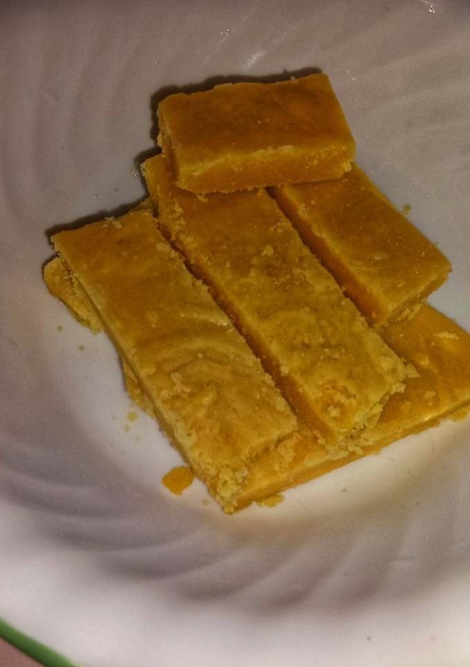 நெய் மைசூர் பாக்(Ghee mysorepak recipe in tamil) செய்முறை முக்கிய புகைப்படம்