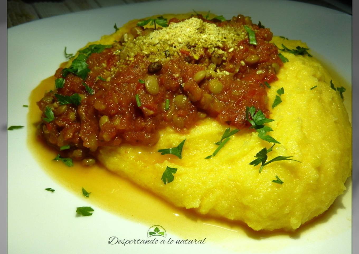 Polenta con salsa boloñesa de lentejas